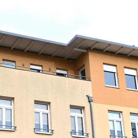 City-dach-apartment Mit Loggia - Balkon - Kamin Lägenhet