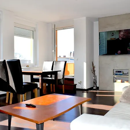 Lägenhet City-dach-apartment Mit Loggia - Balkon - Kamin Cottbus
